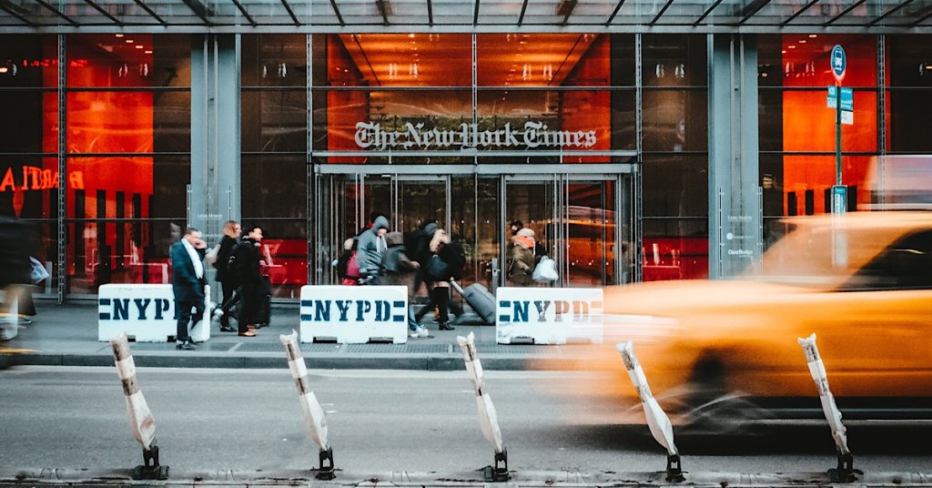 Services like Apple News are bad for publishers, New York Times CEO warns
