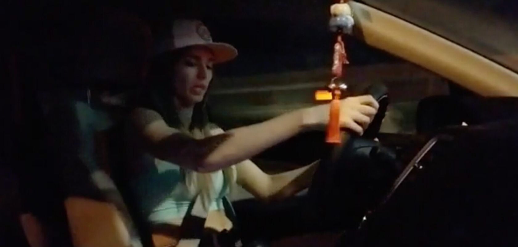 Twitch’s golden goose Amouranth breaks rules by distracted driving, users await Twitch’s response