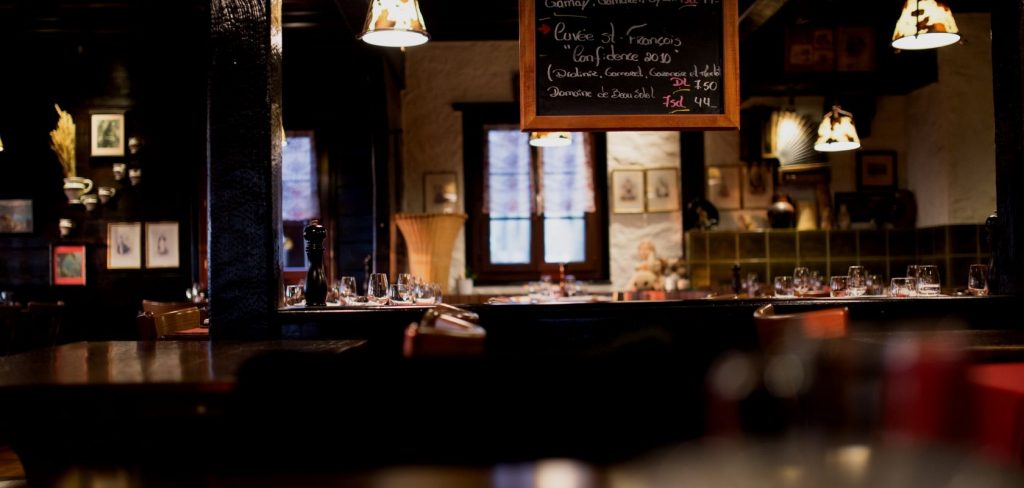 Restaurants are switching to darker decor to end disruptive “look at me” Instagram dining photo culture