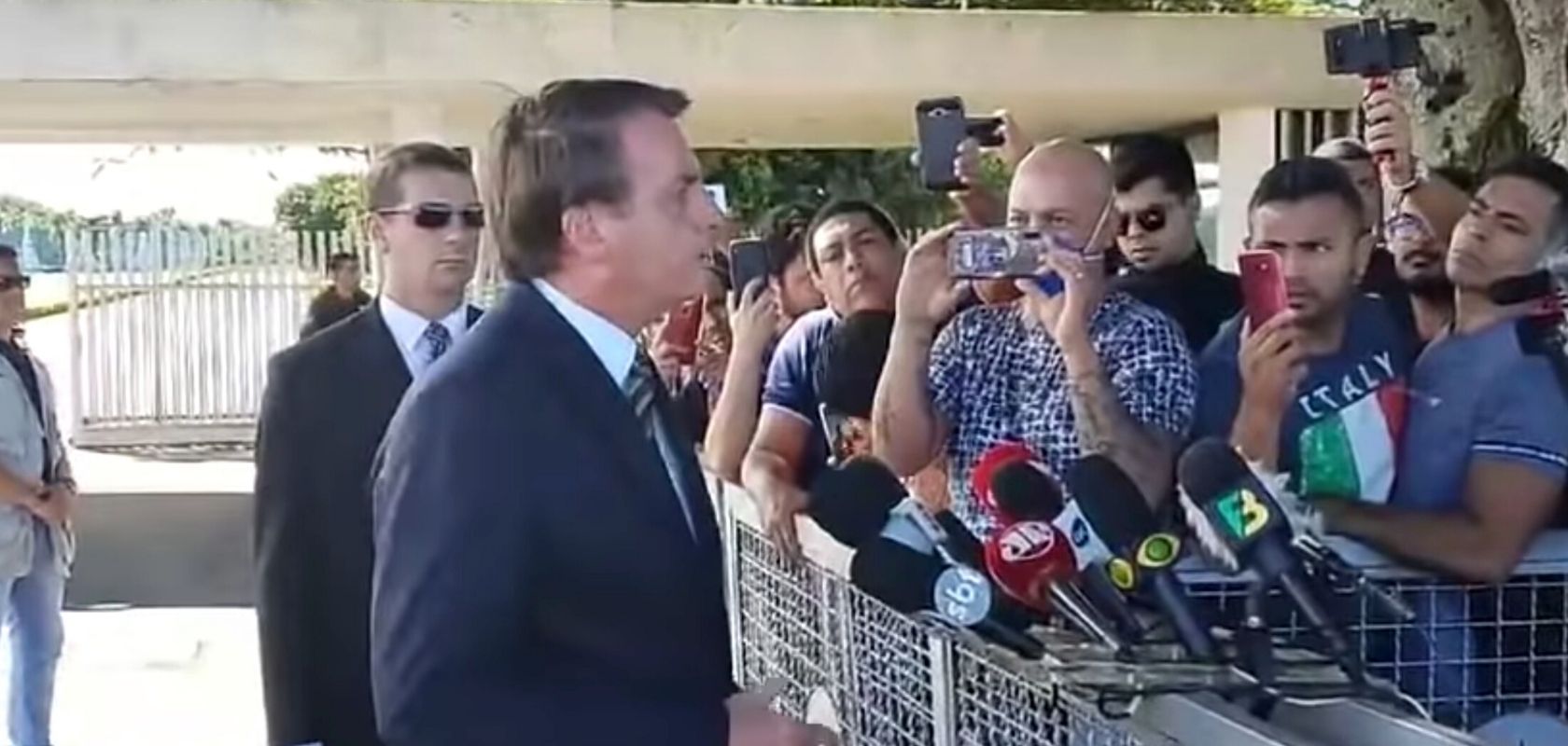 Brazil: Bolsonaro’s official response to the coronavirus isn’t allowed on Twitter