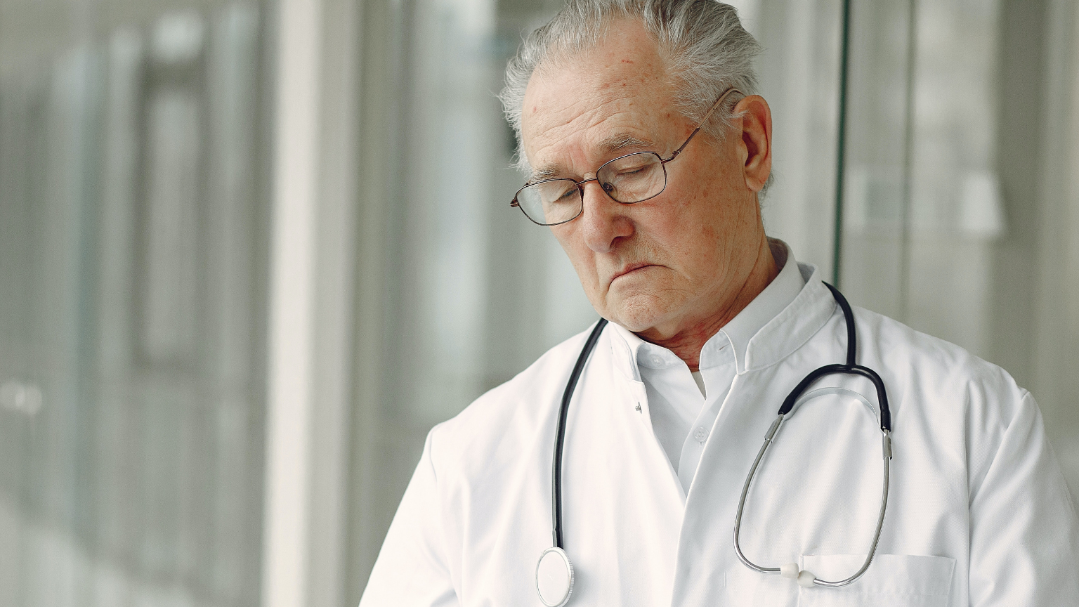 Canada: Doctors whose online posts contradict official COVID stance face regulatory investigation