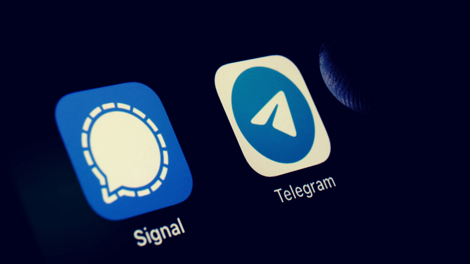 WhatsApp rivals Signal and Telegram have almost 1,200% growth while WhatsApp usage declines