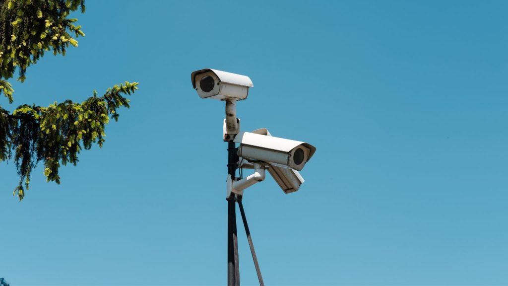 New Zealand expands surveillance network that was used to hunt down three Covid-positive women