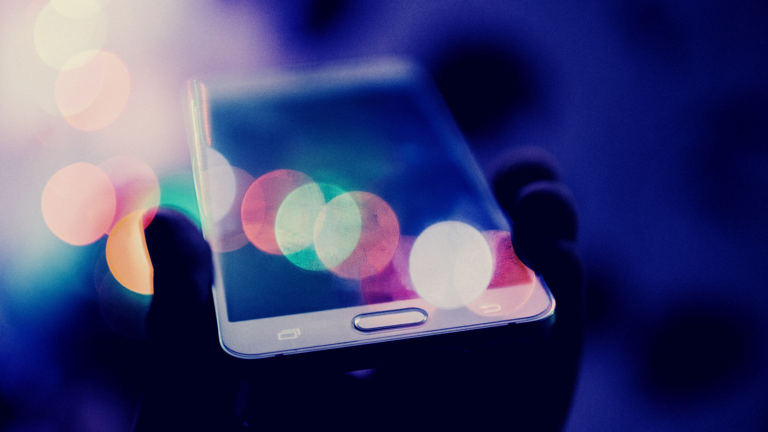 Repurpose The Old Android Phone Gathering Dust In a Drawer Into a De-Googled, Private Device