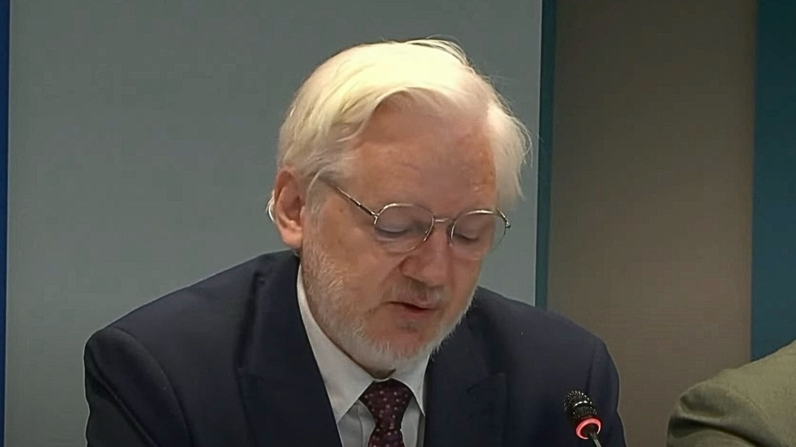 After 14 Years of Confinement, Journalist Julian Assange Calls on Europe to Defend Freedom of Expression