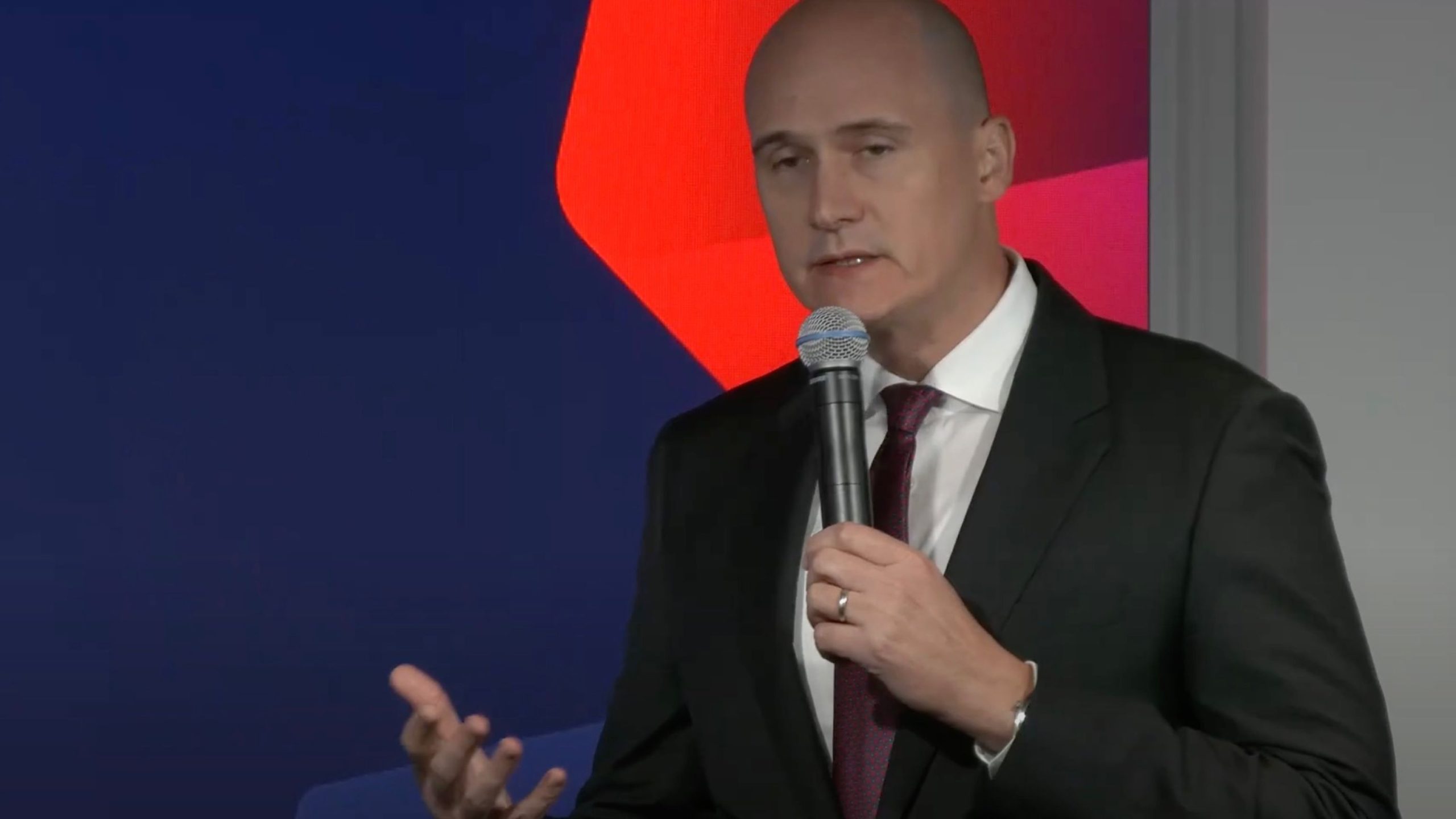 WEF Director Backs UN’s Pro-Censorship AI Watchdog, Praises France’s AI Summit on Control, and Announces 2025 Focus on AI Governance