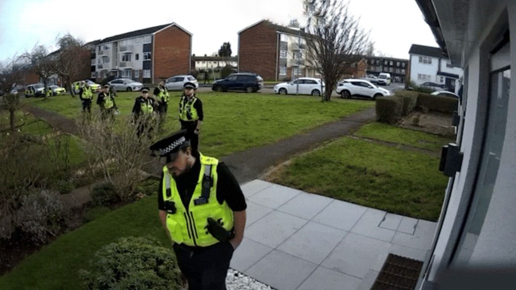 UK: Hertfordshire Police Pay £20,000 for Unlawful Arrests Over Parents’ WhatsApp Message